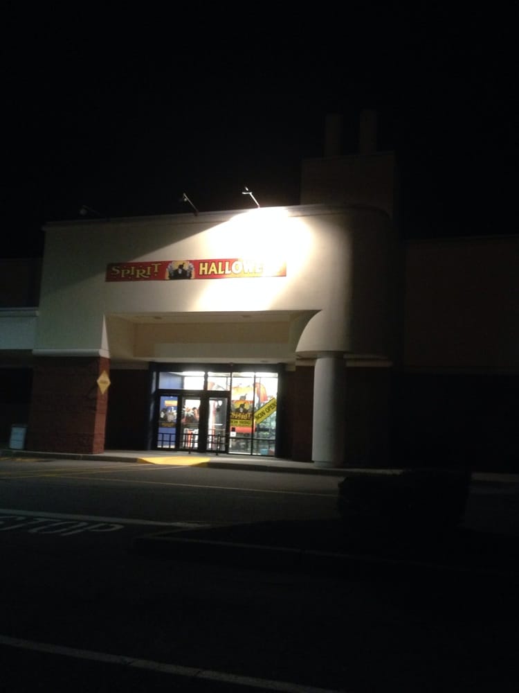 SPIRIT HALLOWEEN Updated September 2024 262 Swansea Mall Dr, Swansea, Massachusetts