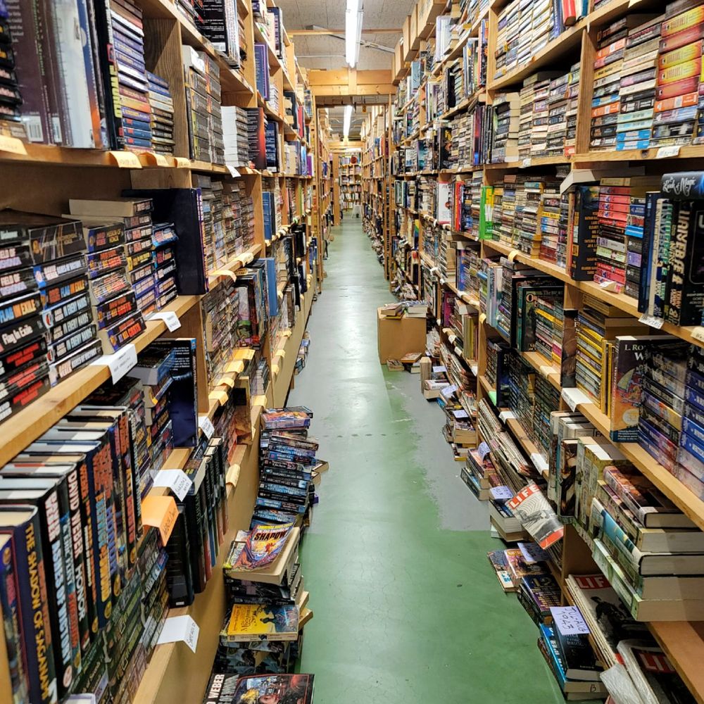 Chamblin Bookmine - Bookstores Near Me - Jacksonville, Florida