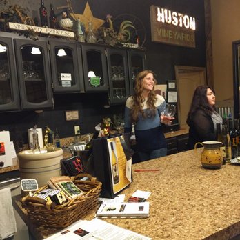 Huston Vineyards - Tasting bar. - Wine Tours Near Me - Caldwell, Idaho