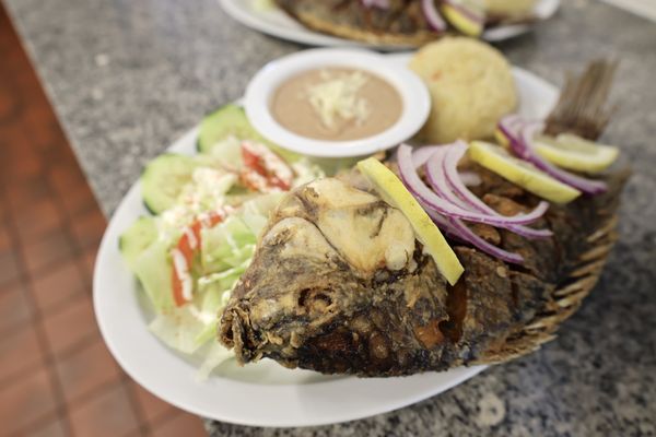 Mariscos El Pescador by null