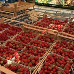 Münsterplatz Food Market - Strawberries