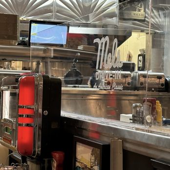 Mel's Drive-In - Cozy atmosphere, all booth seating - Diners Near Me - San Francisco, California Mel's Drive-In - Cozy atmosphere, all booth seating - Diners Near Me - San Francisco, California
