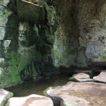 Le Parc des Buttes Chaumont - Cave - Parks Near Me - Paris, 75 Le Parc des Buttes Chaumont - Cave - Parks Near Me - Paris, 75