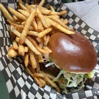 Ferment Brewing Company - Chicken Sandwich - Brewpubs Near Me - Hood River, Oregon