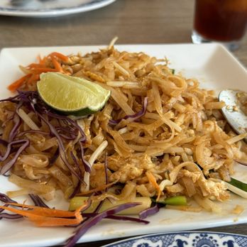 Cancoon Thai Restaurant - Chicken Pad Thai - Thai Near Me - Bellflower, California