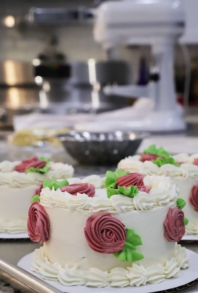 ROCCA’S BAKERY & CONFECTIONS Updated July 2024 121 Photos 319