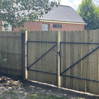 Southern Woodlands Construction - New privacy fence and gate - General Contractors Near Me - Tallahassee, Florida