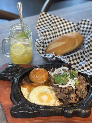 Pho Leo & Grill by null