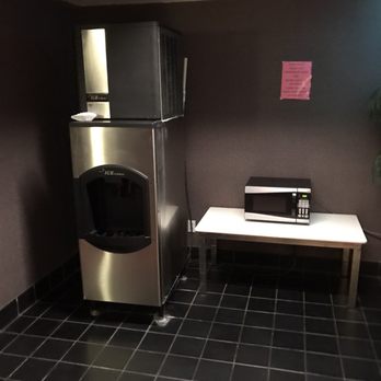 LA Crystal Hotel - Ice machine, and microwave outside my room, just don't understand why there's coffee filters out there. - Hotels Near Me - Carson, California LA Crystal Hotel - Ice machine, and microwave outside my room, just don't understand why there's coffee filters out there. - Hotels Near Me - Carson, California