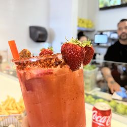 Mariscos El Guero Baja Style Ceviche Bar - Maria is the best she makes the best michis!!!! try the fruity ones  service is good i love ana and maria and jessy and alexis!!