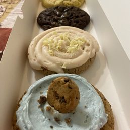 At the very end is the cornbread cookie.....