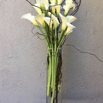 Floral Art And Decor - Cala lily and willow branch - Floral Designers Near Me - Burlingame, California Floral Art And Decor - Cala lily and willow branch - Floral Designers Near Me - Burlingame, California