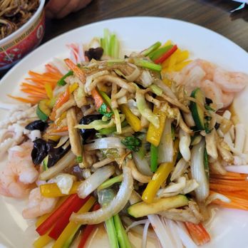 Jin Jja Roo - #42  "yang jang peah 양장피"   Fresh vegitables, seafood, pork, mixed with mustard sauce - Korean Near Me - Gardena, California