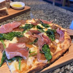 Prosciutto pizza