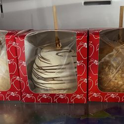 The Chocolate Crocodile - Just three of their many caramel apple offerings