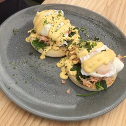 Cafe Botannix - Eggs Benedict with Smoked Salmon
