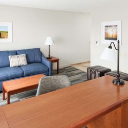 Hampton Inn & Suites Cedar Rapids - North - Guest room