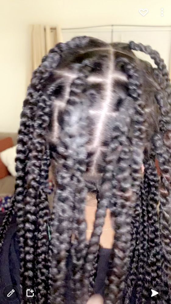 Nina’s hair Logo