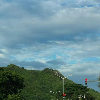 Castle Junction Intersection - Can you see the rainbow? - Landmarks & Historical Buildings Near Me - Kailua, Hawaii