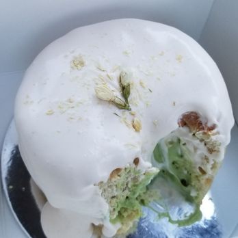 whaT’s More cake studio  - Jasmine avocado cake with that delicious avocado filling - Custom Cakes Near Me - Sunnyvale, California