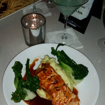 Kit Kat Club - Salmon with mashed potatoes and broccoli....yum! - Lounges Near Me - Chicago, Illinois