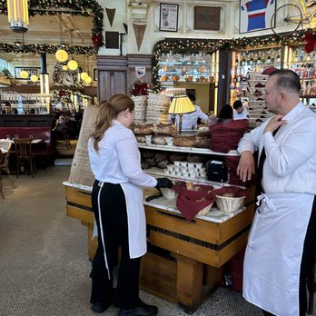 Le Diplomate - They had cut the bread baskets - Brasseries Near Me - Washington, DC, District of Columbia