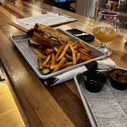 Vanished Valley Brewing - Brie samdwhich