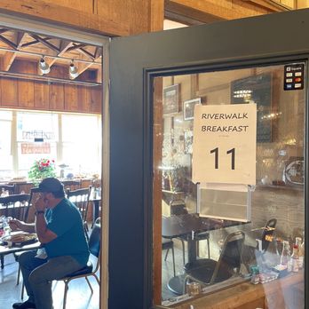 Riverwalk Restaurant - Breakfast & Brunch Near Me - Astoria, Oregon