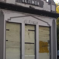 El Timón - La fachada con el negocio cerrado