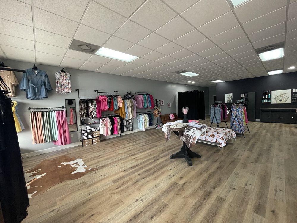 Barbie Blonde Salon And Boutique Logo
