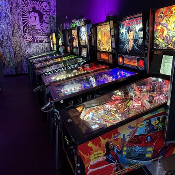 Ziggys Magic Pizza Shop - a row of pinball machines - Pizza Near Me - Phoenix, Arizona Ziggys Magic Pizza Shop - a row of pinball machines - Pizza Near Me - Phoenix, Arizona