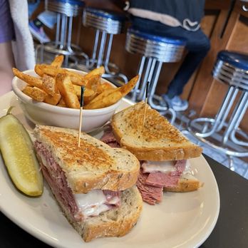 Perly's - Reuben - Delis Near Me - Richmond, Virginia