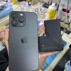 Mobilecom - iPhone 15 Pro Battery Replacement