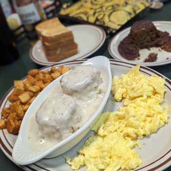 Egg Works - Buscuit & Gravy w/scrambled eggs - Breakfast & Brunch Near Me - Las Vegas, Nevada Egg Works - Buscuit & Gravy w/scrambled eggs - Breakfast & Brunch Near Me - Las Vegas, Nevada