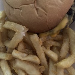 Foggy Mountain Lodge - Cheese burger and fries