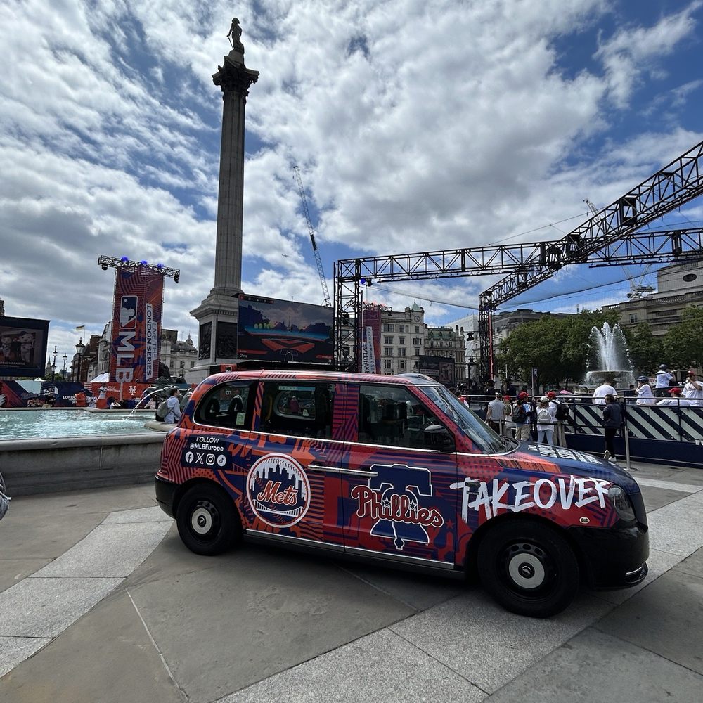 Trafalgar Square - Landmarks & Historical Buildings Near Me - London, XGL