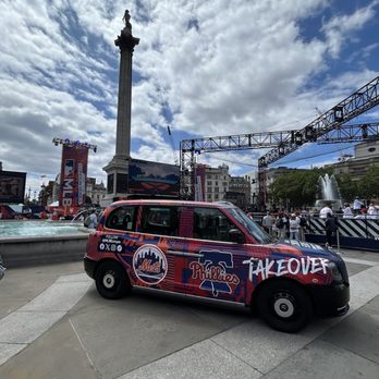 Trafalgar Square - Landmarks & Historical Buildings Near Me - London, XGL