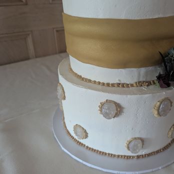 Crystal's Cakery - Close up of the "rhinestones" - Bakeries Near Me - Ellwood City, Pennsylvania