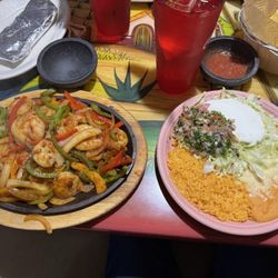 I ordered the shrimp fajitas. Their shrimps are perfectly cooked, tender juicy flavorful & big. You also get rice & beans & fajitas salad.