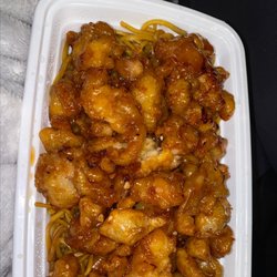 Rice Noodle Cai - Sesame chicken with lomein