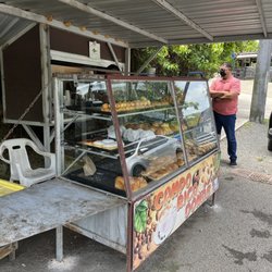 Campo Rica Donas - Local y siempre hay gente comprando