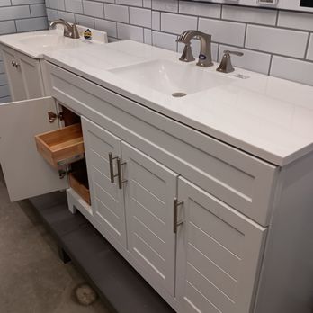Lowe's - Pompano Beach - Bathroom vanity display - Hardware Stores Near Me - Pompano Beach, Florida