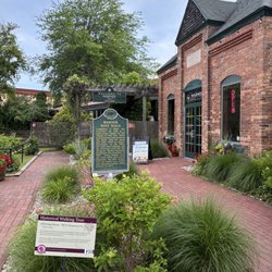 Warner Vineyards - Entrance to winery