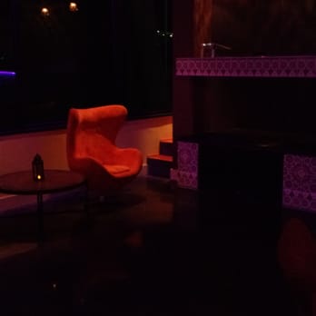 Greenhouse Kitchen + Bar - This would look to be a fireplace, which means I have something to look forward to the next time I return :D - Cocktail Bars Near Me - Vienna, Virginia