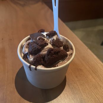 Restaurant Picco - Chocolate and vanilla swirl in a cup with chocolate cookies on top - Italian Near Me - Larkspur, California Restaurant Picco - Chocolate and vanilla swirl in a cup with chocolate cookies on top - Italian Near Me - Larkspur, California