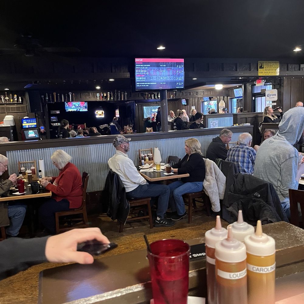 Rocky Top Beer BBQ & Grill - Dining area - Barbeque Near Me - Jackson, Michigan