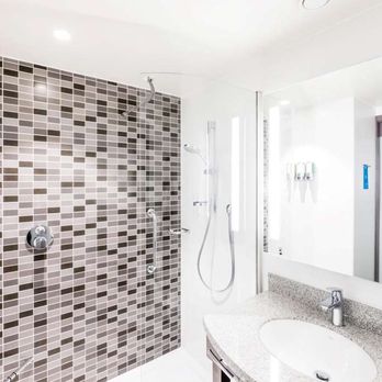 Hampton by Hilton Hamilton Park - Guest room - Hotels Near Me - Hamilton, SLK