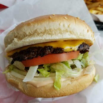 Roake's - Deluxe burger with cheese - Burgers Near Me - Portland, Oregon
