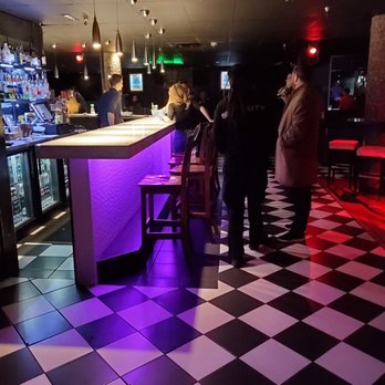 Paparazzi Nightclub - people standing at the bar - Dance Clubs Near Me - Victoria, British Columbia Paparazzi Nightclub - people standing at the bar - Dance Clubs Near Me - Victoria, British Columbia