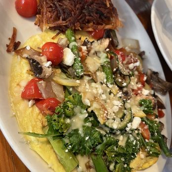 Moke’s Bread And Breakfast - Veggie Omelette - Breakfast & Brunch Near Me - Honolulu, Hawaii